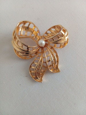 Vintage brooch like new