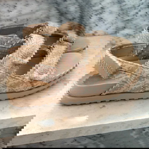 Guess σανδάλια μπεζ μονόγραμμα 39 σε άριστη κατάσταση