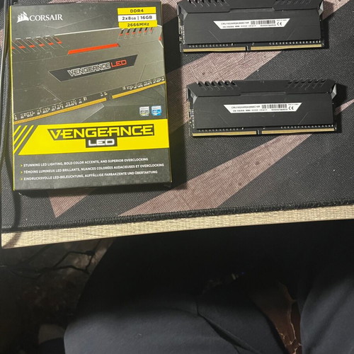 Vengeance LED RAM 16GB (2 x 8GB) DDR4 2666MHz like new