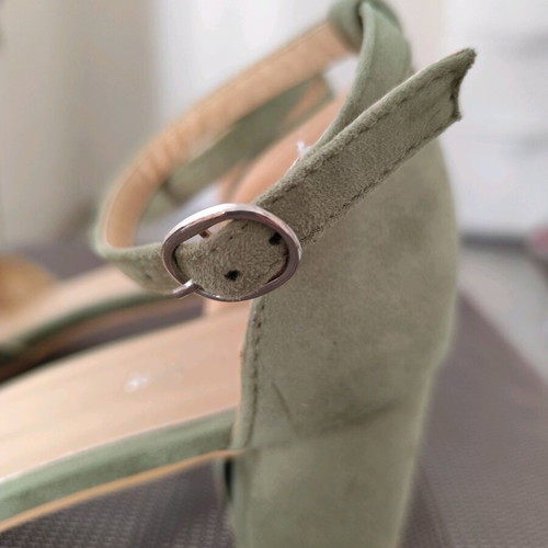 Green suede sandals like new, size 40, 5.5 cm heel