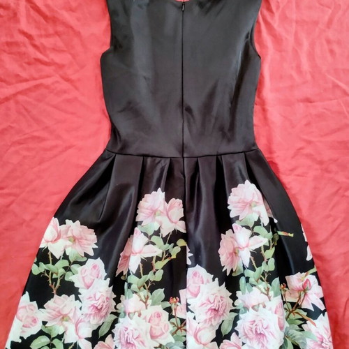 Women's sleeveless dress used, size small