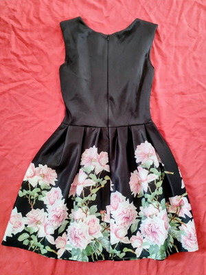 Women's sleeveless dress used, size small