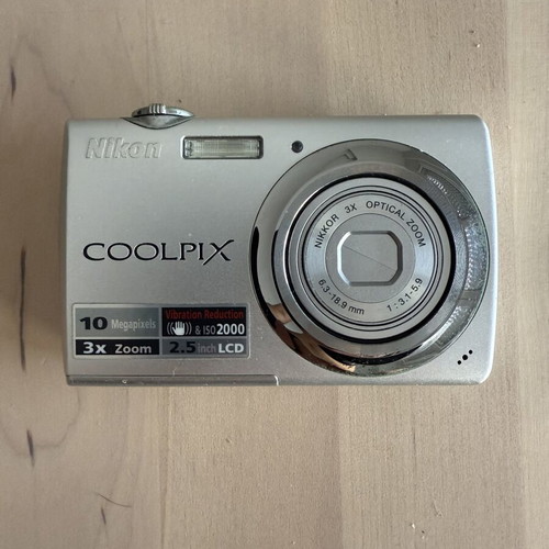 Nikon Coolpix S225 camera like new with full accessories