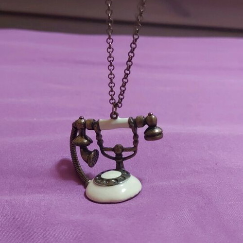 Necklace with phone pendant used