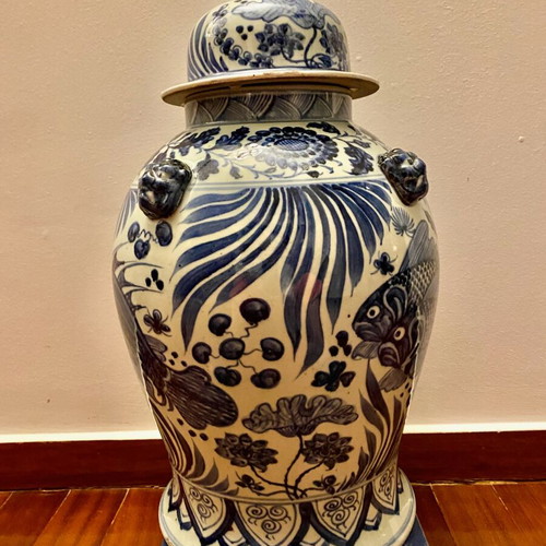 Chinese vase like new, height 55-58 cm