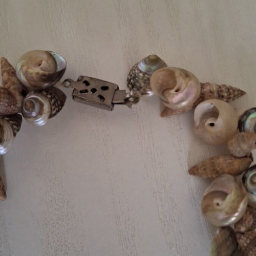 Shell necklace used, beige, 55 cm with clip closure