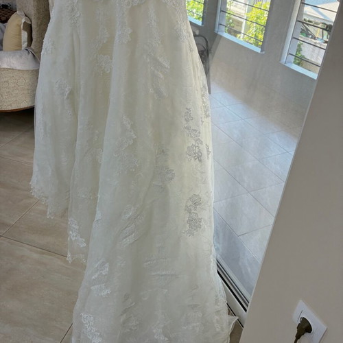 Pronovia wedding dress like new with detachable bouquet
