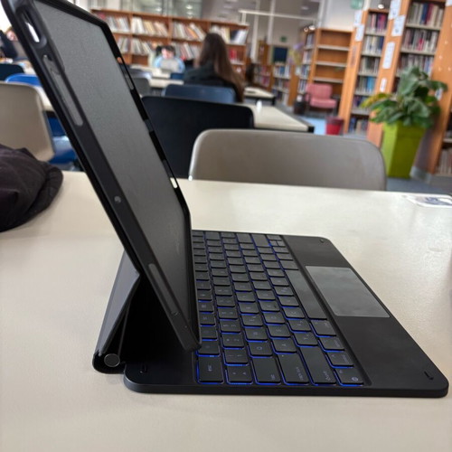 iPad Pro 13" ESR Rebound Magnetic Keyboard Case new