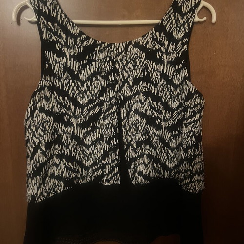 Shirt one size black and white like new