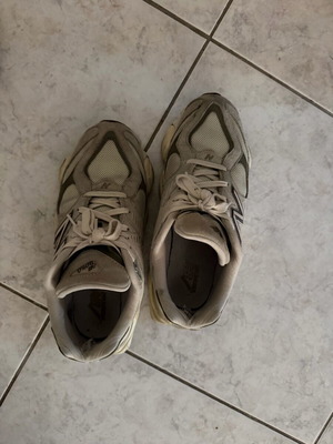 New Balance 9060 athletic shoes used, size 40, gray and green