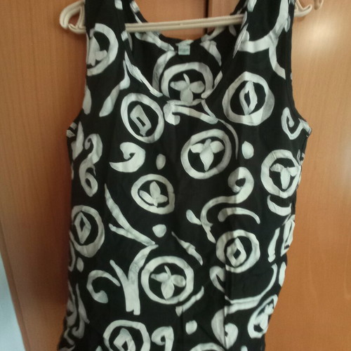 Women's sleeveless black and white viscose top size 42 like new