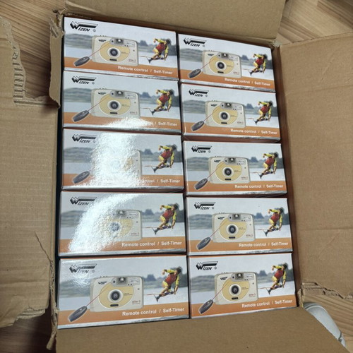 Wizen film cameras, box of 20