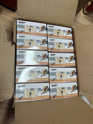 Wizen film cameras, box of 20
