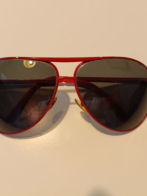 Marc Jacobs sunglasses, red frame, black lenses, UV protection