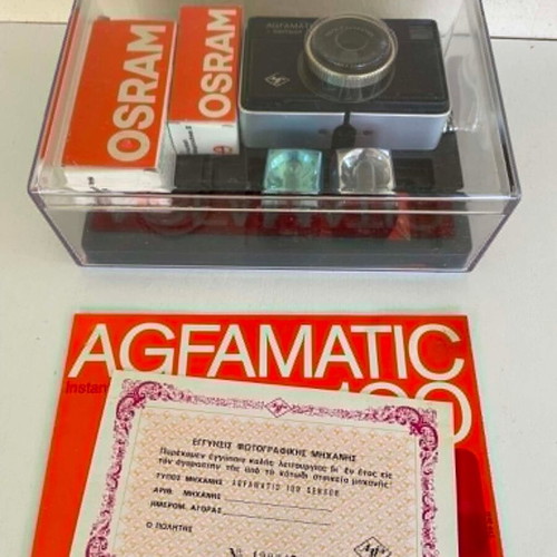 Agfamatic 100 Sensor camera like new with 6 new Osram Magicubes flashes