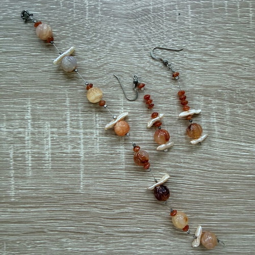 Handmade jewelry set with orange semi-precious stones, agate and carnelian