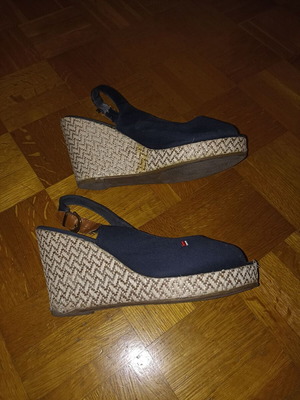 Blue platform sandals size 40 used with minor side wear