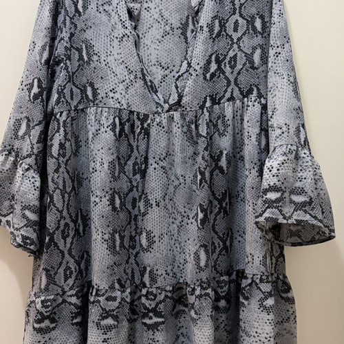 Dress oversized with snake pattern like new, black and grey