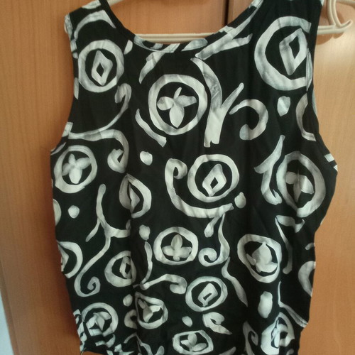 Women's sleeveless black and white viscose top size 42 like new