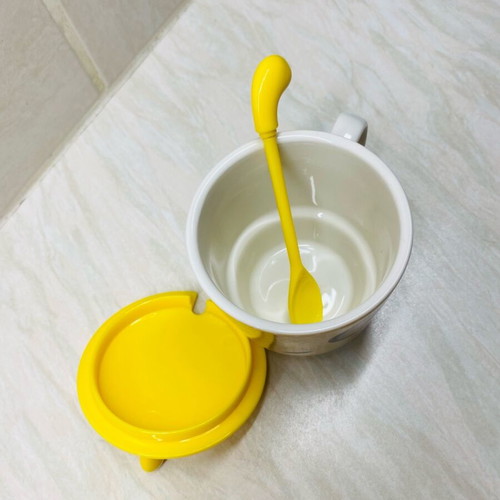 Ceramic mug new with plastic lid and spoon
