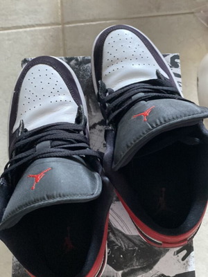 Jordan 1 Low sneakers σαν καινούργιο, μέγεθος 43, μαύρο και κόκκινο
