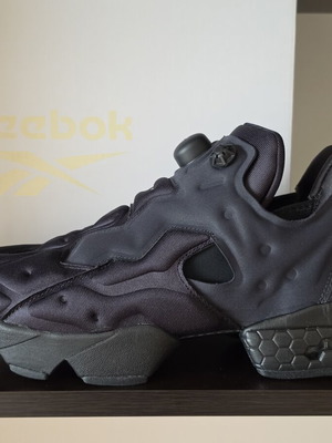 Reebok InstaPump Fury 94 new, black sports shoes size 44.5