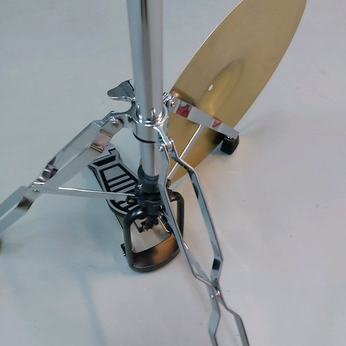 Hi-Hat βάση Remo βαρέως τύπου με ρύθμιση swivel και δώρο πιατίνι crash 16" Turkey καινούργια