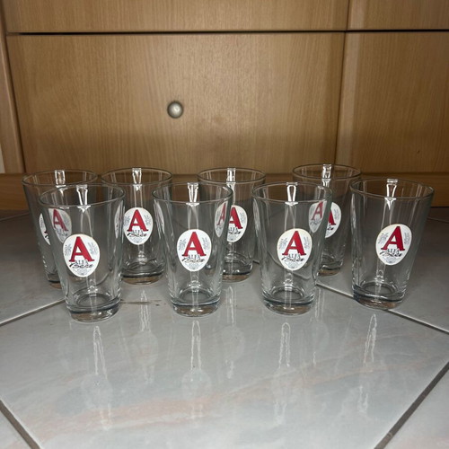 Set of 19 collectible beer glasses like new
