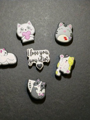 Crocs charms set like new, Cat lover