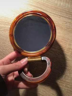 Compact mirror like new, in good condition