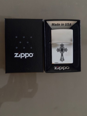 Zippo Cross-Black 250 new, high polish chrome with black cross design
