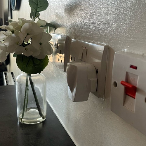 Travel adapter UK to USA (Type B) like new