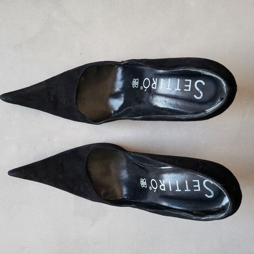 Black suede Italian pumps size 38 like new