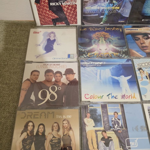 Pop dance CD singles, pack of 16