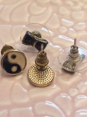 Set of used stud earrings with bows and Yin Yang designs