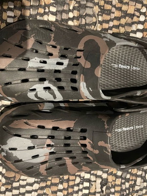 Men's sandals like new, size 41/42, black and brown