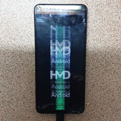 Smartfone HMD TA-1588 from Nokia used, broken screen