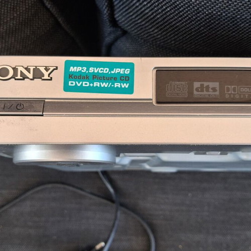 Sony DVP-NS355 CD/DVD player used with original remote control