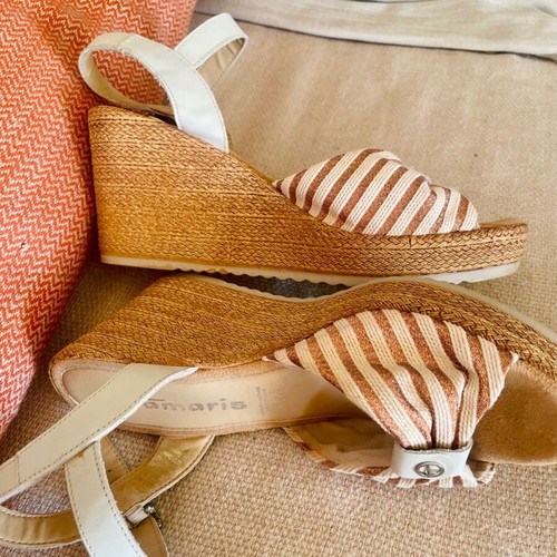 Tamaris platform sandals like new, size 38 with strap and fabric