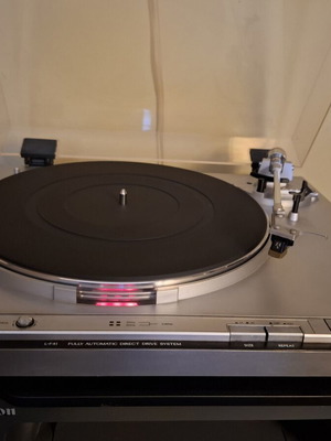 JVC L-F41 Direct Drive Turntable like new with Shure M55E cartridge
