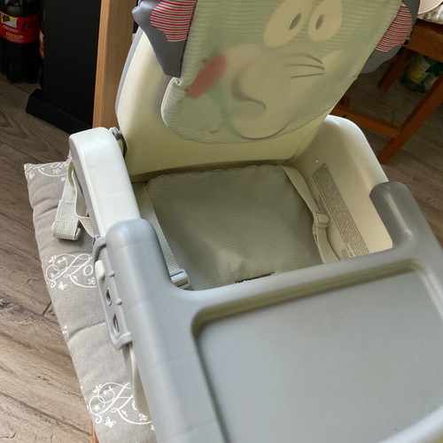 Chicco baby feeding chair, foldable with adjustable legs
