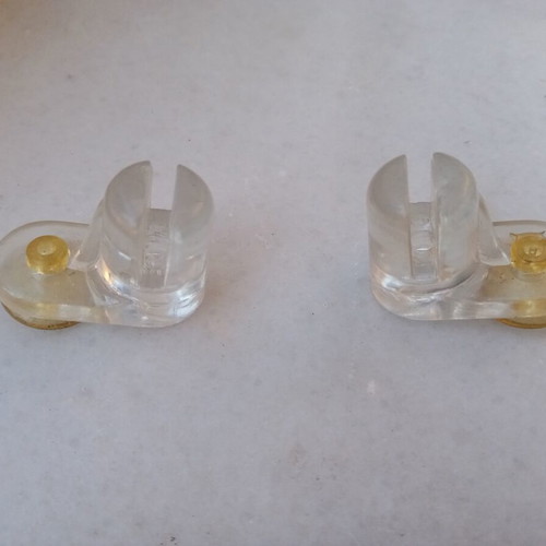 Plastic supports for glass shelves, new, pack of 75 with suction cups