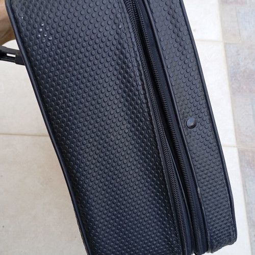 Famsa hard carrying case used, durable protective cover