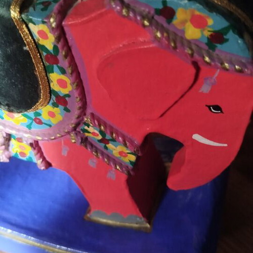 Elephant Feng Shui decorative rocking figurine made of papier-mâché like new