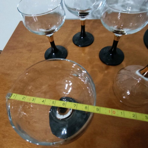 Wine and champagne glasses like new, set of 5 with black and gold
