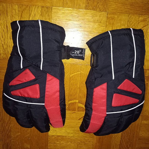 Winter gloves new, pack of 2 pairs in L and M sizes, black and red