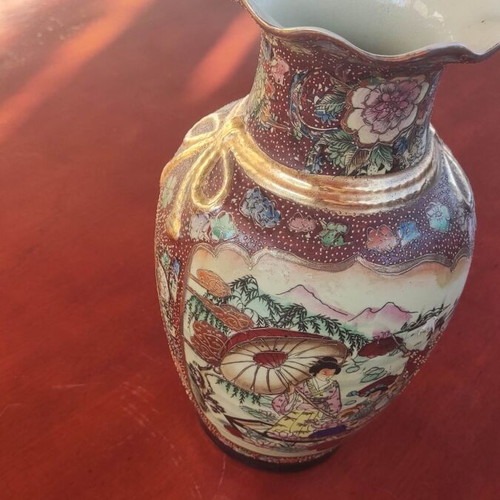 Royal Satsuma vase like new, Chinese hand-painted antique