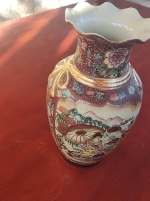 Royal Satsuma vase like new, Chinese hand-painted antique
