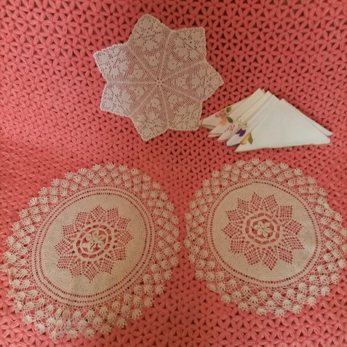 Knitted and embroidered food napkins like new, set of 3+5