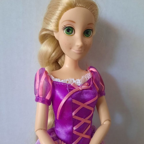 Rapunzel Disney Store doll used, classic old edition